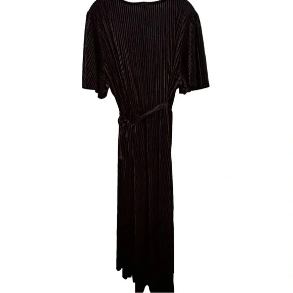 NWOT Women’s Plus Size Black Velour Split Front Wrap Dress - Picture 4 of 7